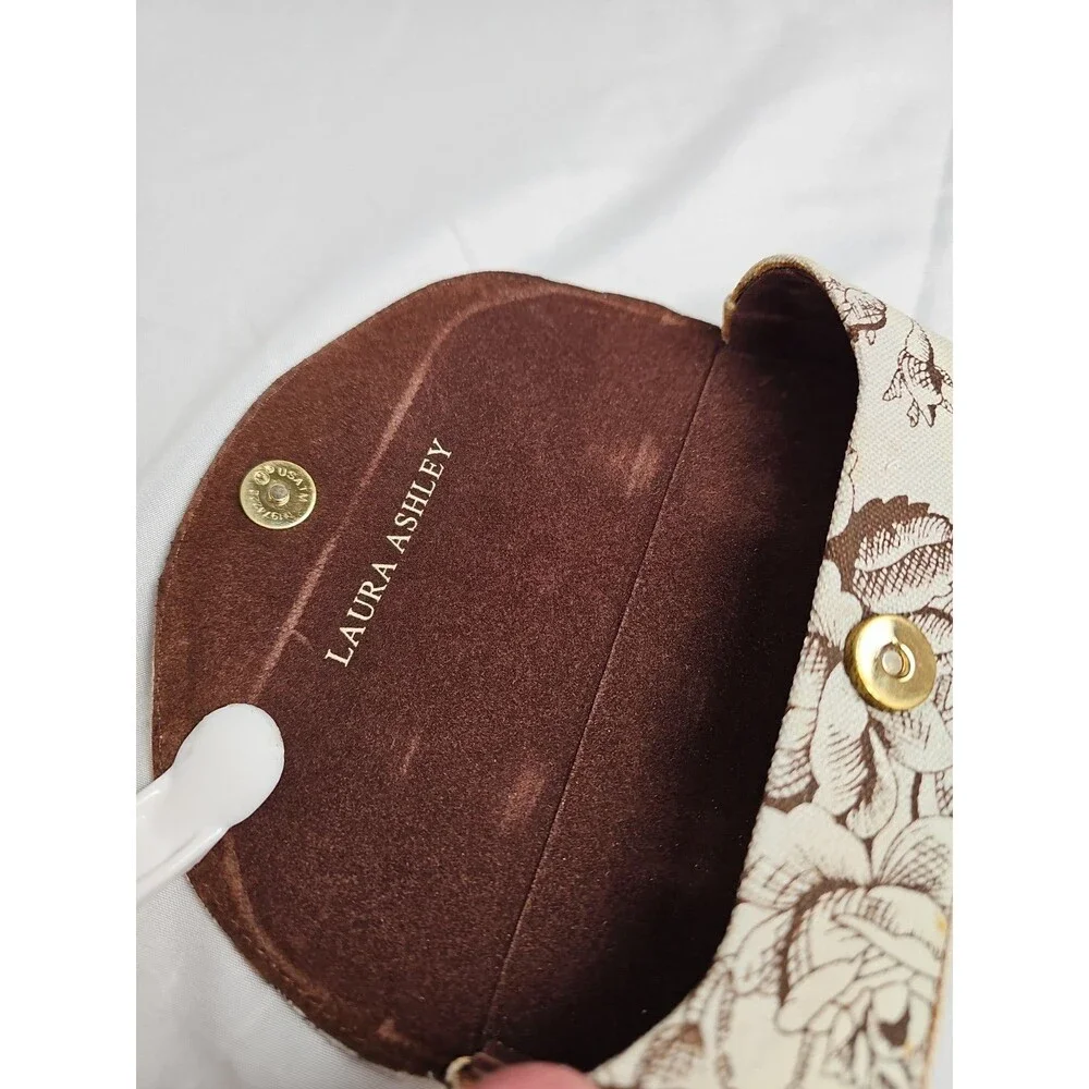 LAURA ASHLEY Glasses Case  Linen covering with Floral Design Magnetic Snap Close